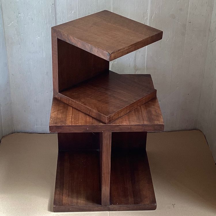 Table moderniste 