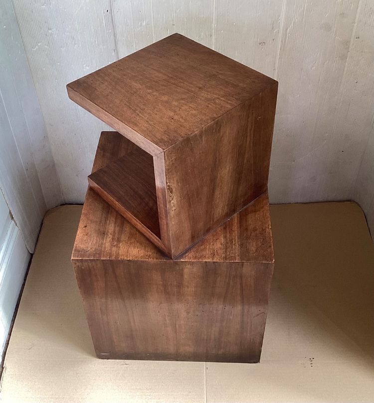 Table moderniste 