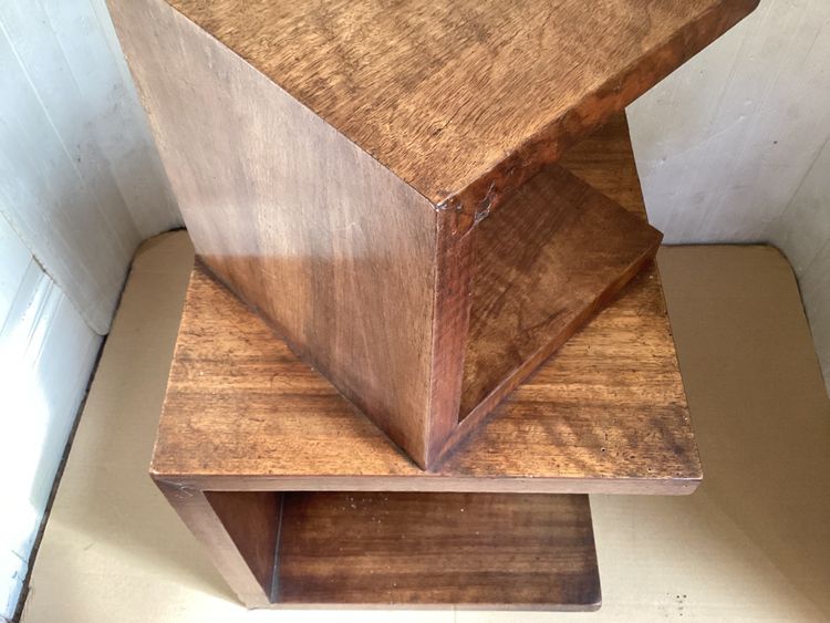 Table moderniste 
