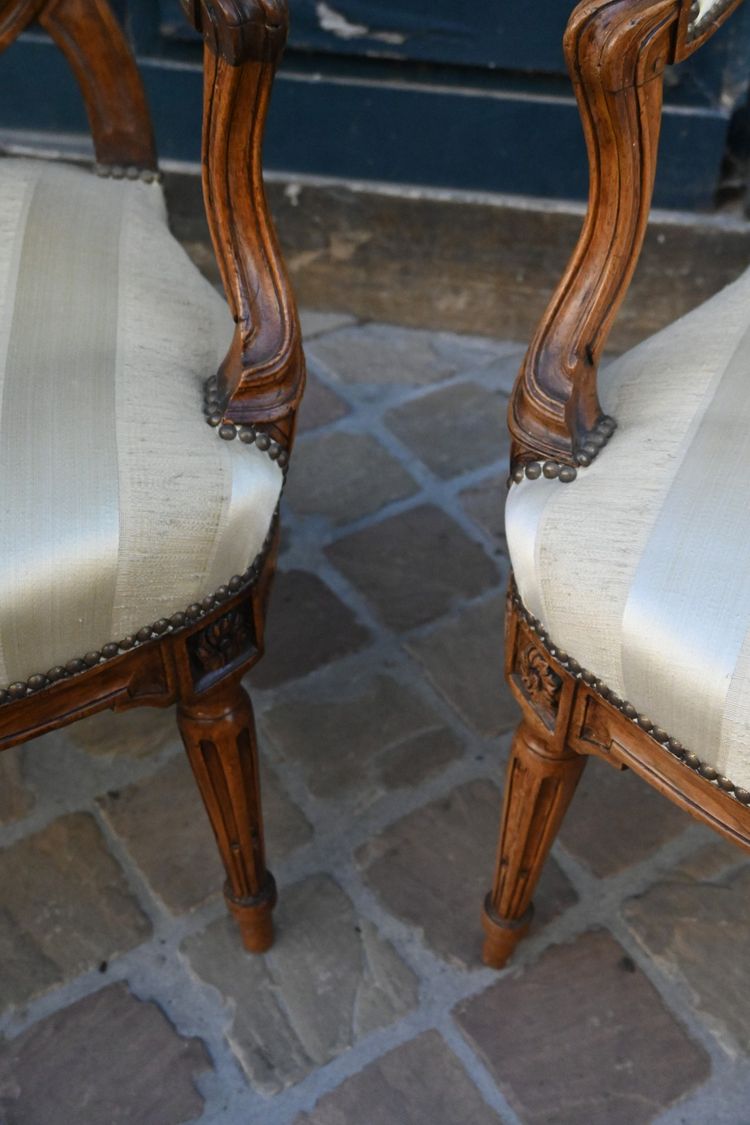 Paire de fauteuils à la Reine .Transition estampillés de Geny  XVIII