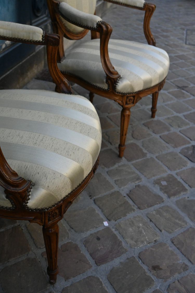 Paire de fauteuils à la Reine .Transition estampillés de Geny  XVIII