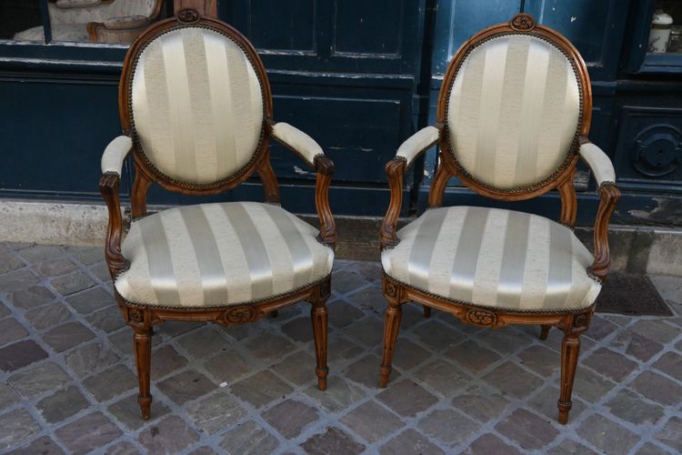 Paire de fauteuils à la Reine .Transition estampillés de Geny  XVIII