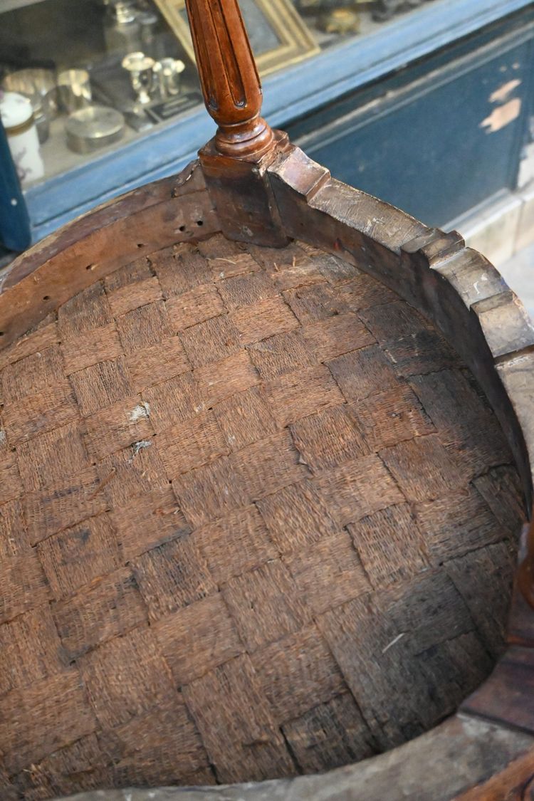Paire de fauteuils à la Reine .Transition estampillés de Geny  XVIII