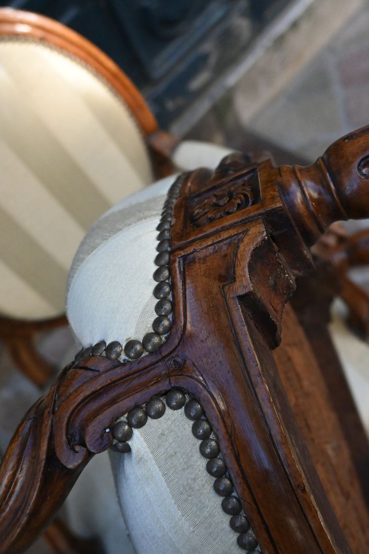 Paire de fauteuils à la Reine .Transition estampillés de Geny  XVIII
