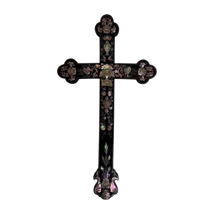 Indochina-Holzkreuz mit Perlmutteinlagen aus dem frühen 20. Jahrhundert
