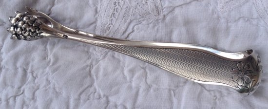 Ice cube/sugar tongs in solid silver, guilloche pattern, silversmith Alphonse DEBAIN 19th century