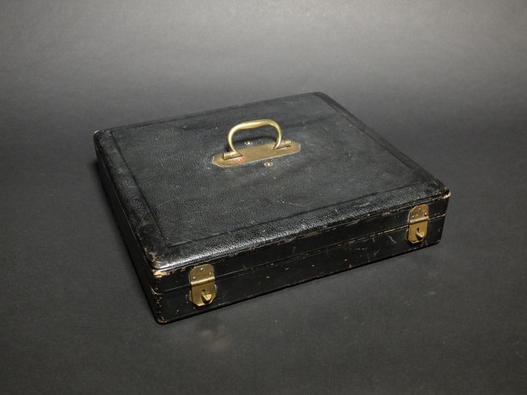 Suite de 12 couverts en argent massif par Henri Soufflot 