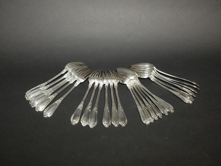 Suite de 12 couverts en argent massif par Henri Soufflot 