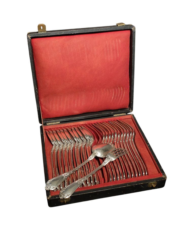 Suite de 12 couverts en argent massif par Henri Soufflot 