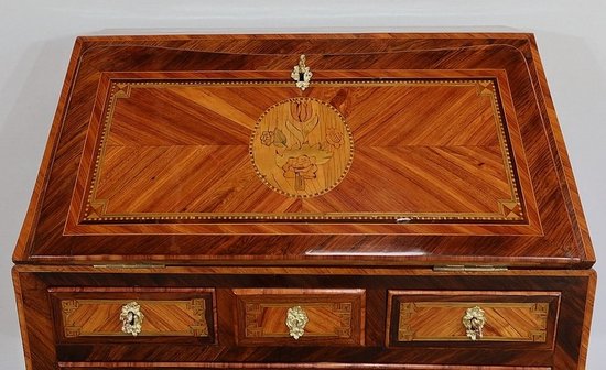  Scrivania media inclinata in legno pregiato, periodo Luigi XV - XVIII secolo