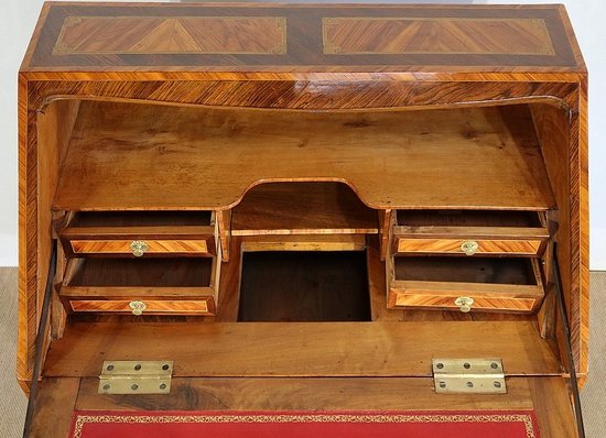  Scrivania media inclinata in legno pregiato, periodo Luigi XV - XVIII secolo