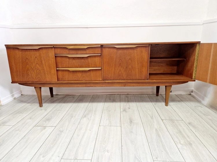 Credenza Stonehill in teak di metà secolo