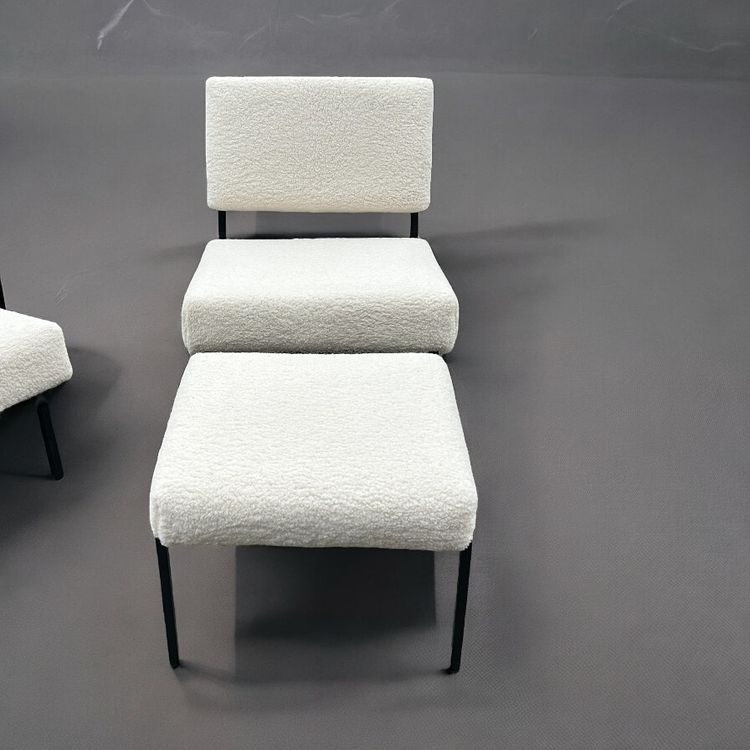 Coppia di sedie e ottomane o tabouret Années 60 Pierre Guariche - Poltrone