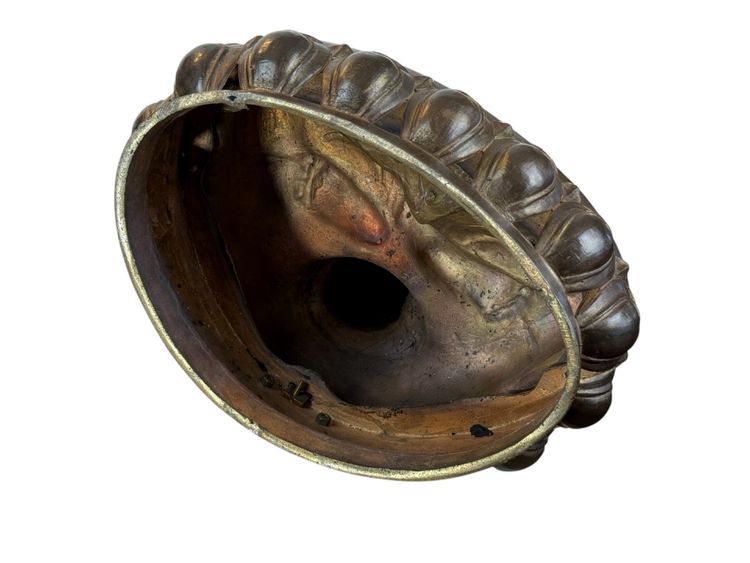 GRANDE PAIRE DE LAMPES EN BRONZE REPRÉSENTANT DES STATUES TIBÉTAINE FIN XIXe