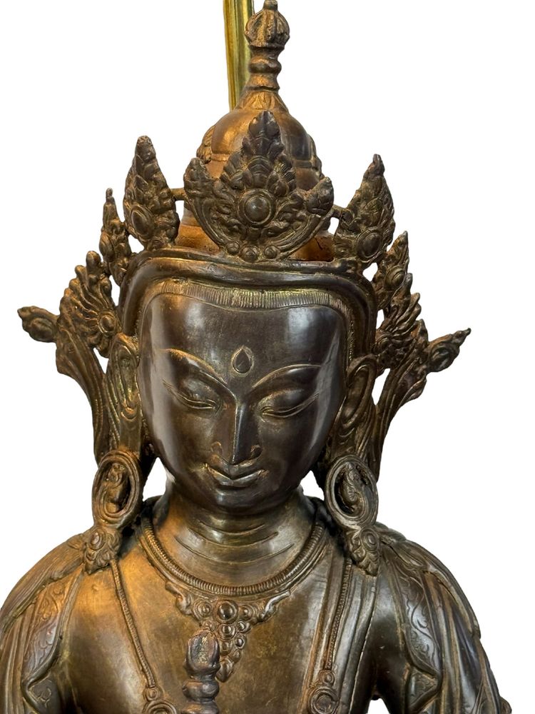 GRANDE PAIRE DE LAMPES EN BRONZE REPRÉSENTANT DES STATUES TIBÉTAINE FIN XIXe