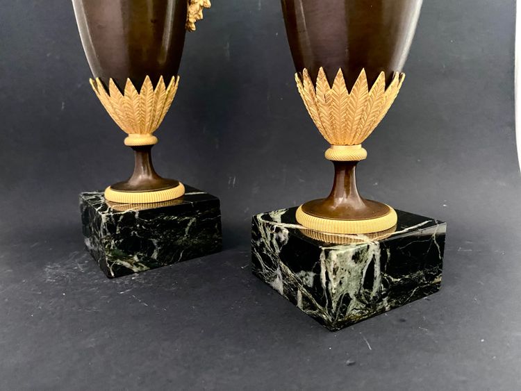 Coppia di brocche in stile Impero attribuite ad André-Antoine Ravrio