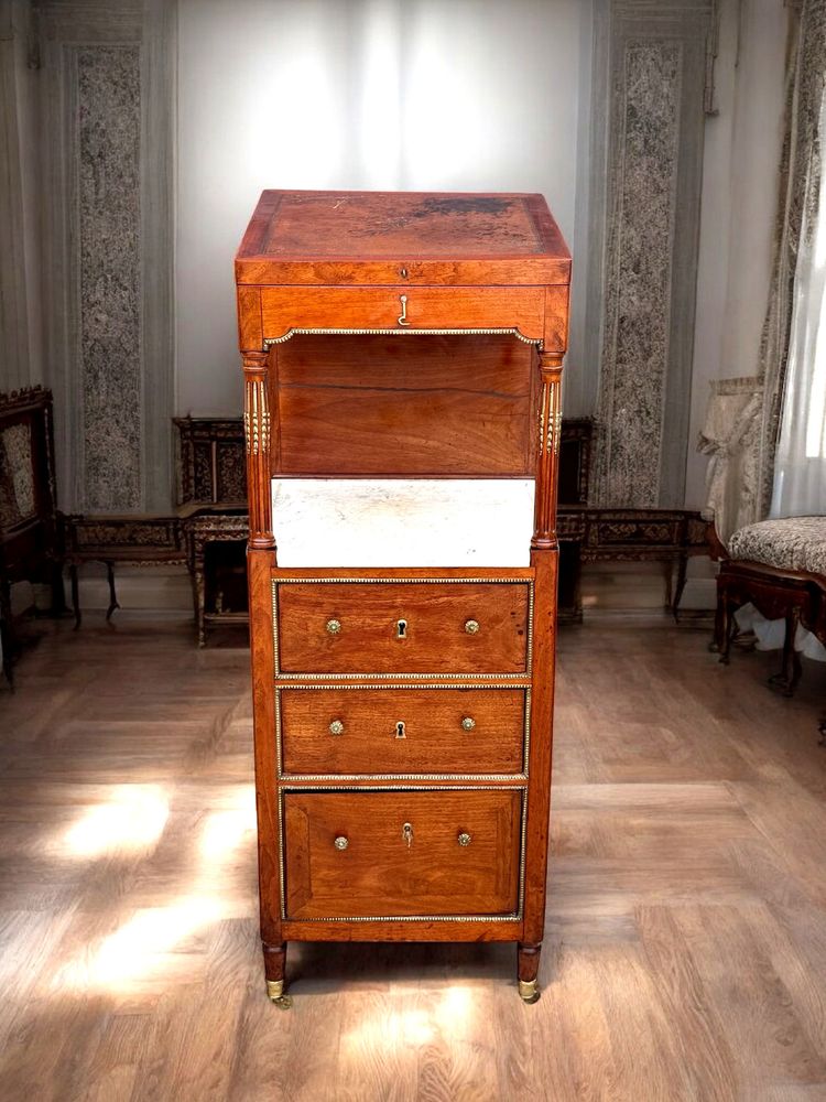 MEUBLE COIFFEUSE /BARBIERE EN ACAJOU XIXe AVEC DESSUS CUIR DECOUVRANT UN MIROIR