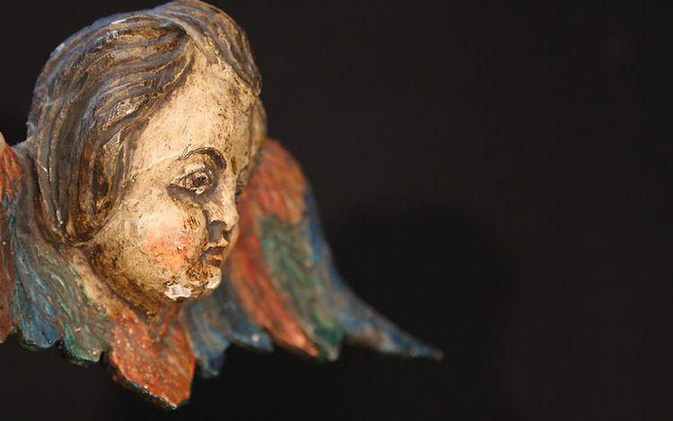 Piccola testa d'angelo in legno policromo XIX secolo