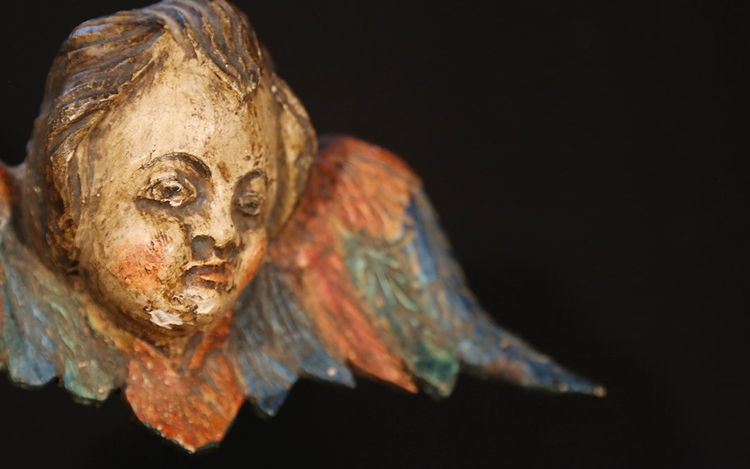 Piccola testa d'angelo in legno policromo XIX secolo