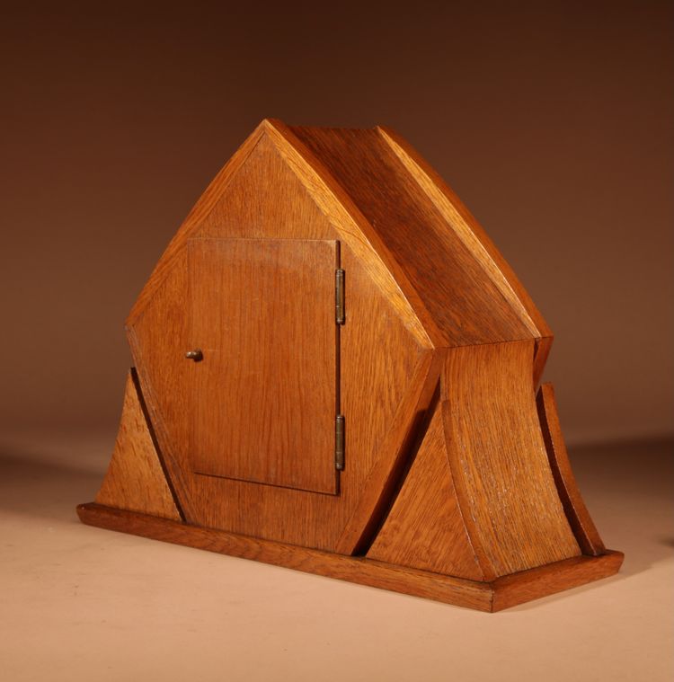 Exceptional and very elegant mantel clock, typical of the Amsterdam Art Deco school, in oak.