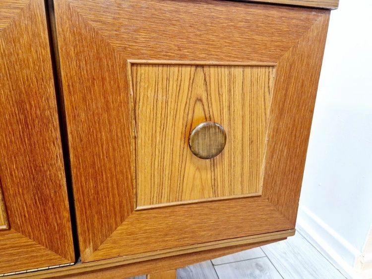 Credenza in teak con frontone a volta di metà secolo