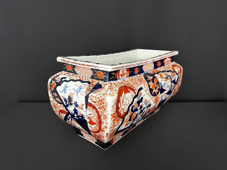 Imari porcelain planter, Japan late 19th century