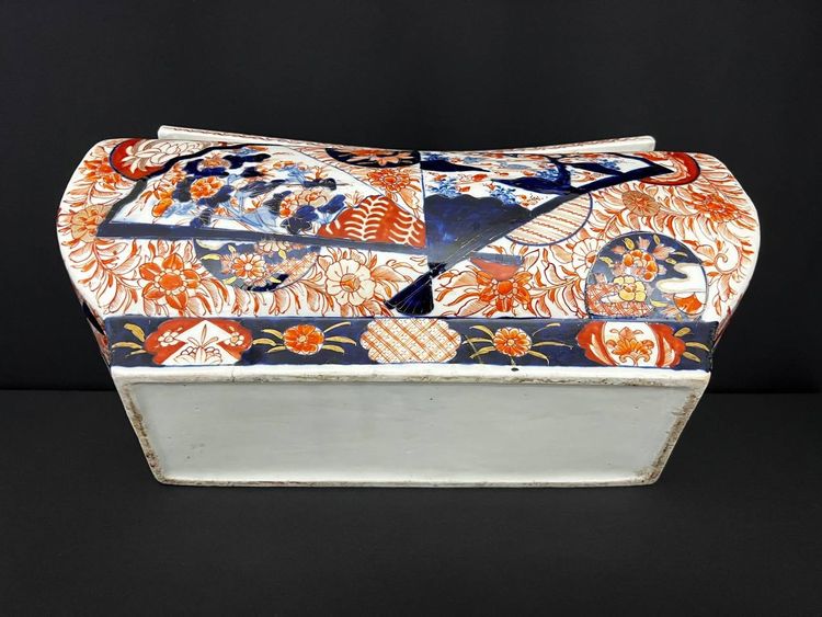 Imari porcelain planter, Japan late 19th century