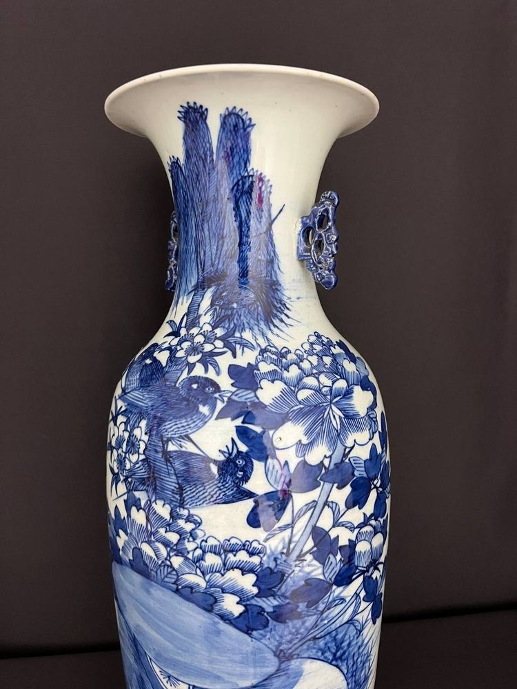 Grande vaso in porcellana bianca e blu, Cina, fine XIX - inizio XX secolo
