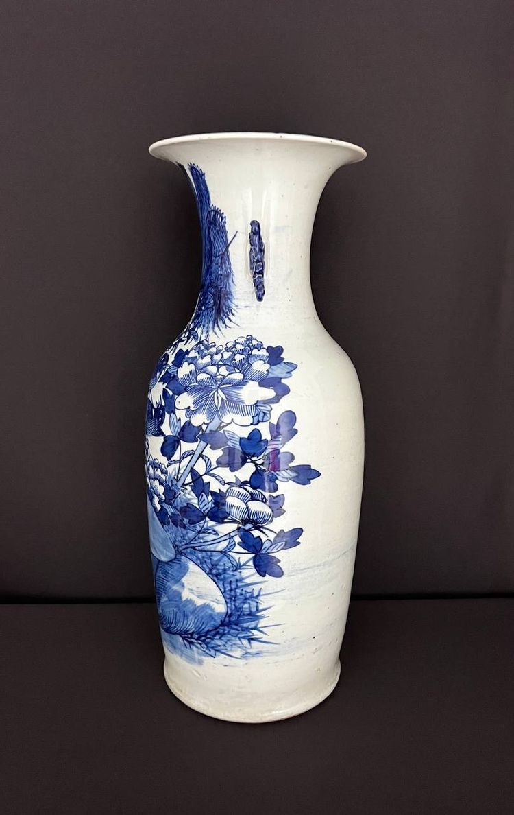 Grande vaso in porcellana bianca e blu, Cina, fine XIX - inizio XX secolo