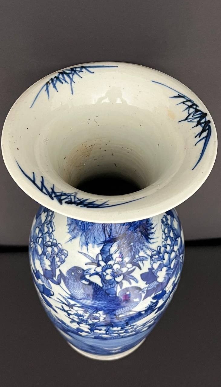 Grande vaso in porcellana bianca e blu, Cina, fine XIX - inizio XX secolo