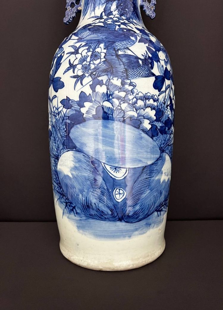 Grande vaso in porcellana bianca e blu, Cina, fine XIX - inizio XX secolo