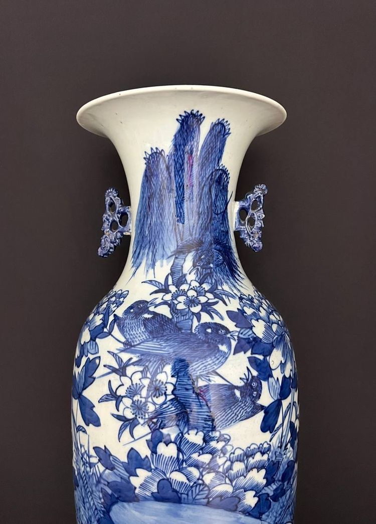 Grande vaso in porcellana bianca e blu, Cina, fine XIX - inizio XX secolo