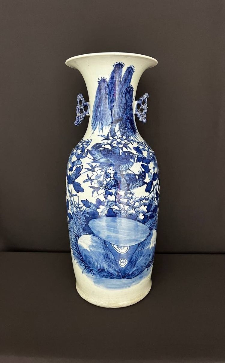 Grande vaso in porcellana bianca e blu, Cina, fine XIX - inizio XX secolo