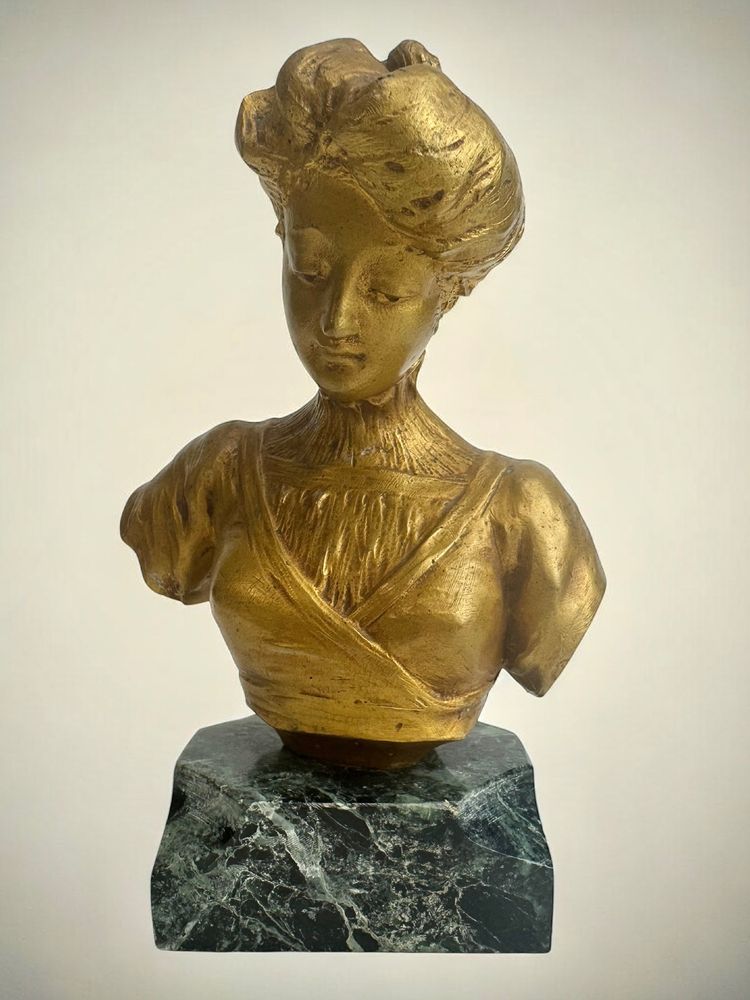 Lenormand, busto di donna in bronzo
