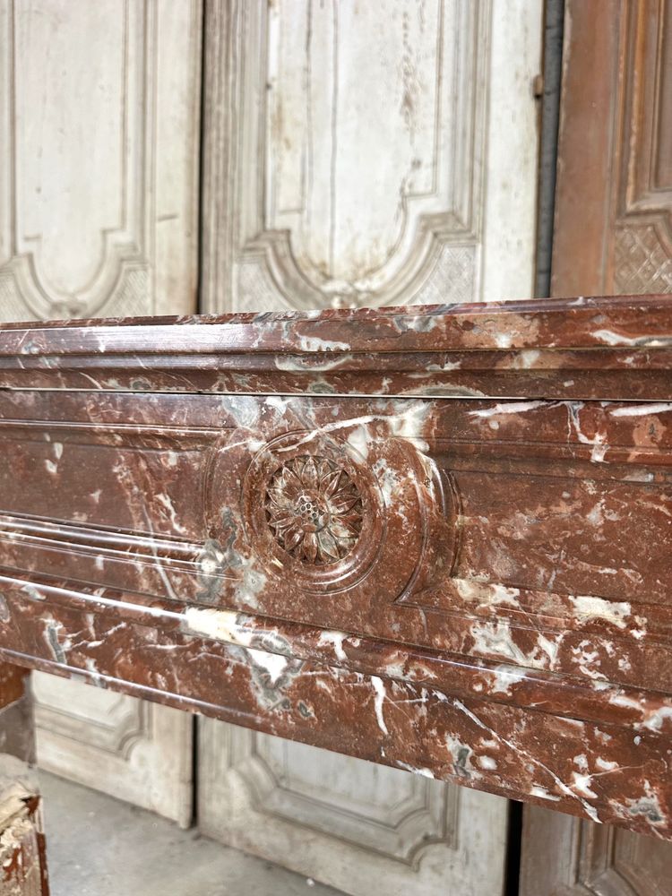 Mantello in marmo rosso in stile Luigi XVI della fine del XIX secolo