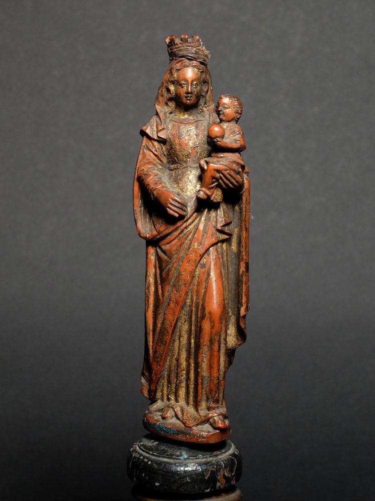 Vergine con Bambino in legno di bosso intagliato - XVI secolo