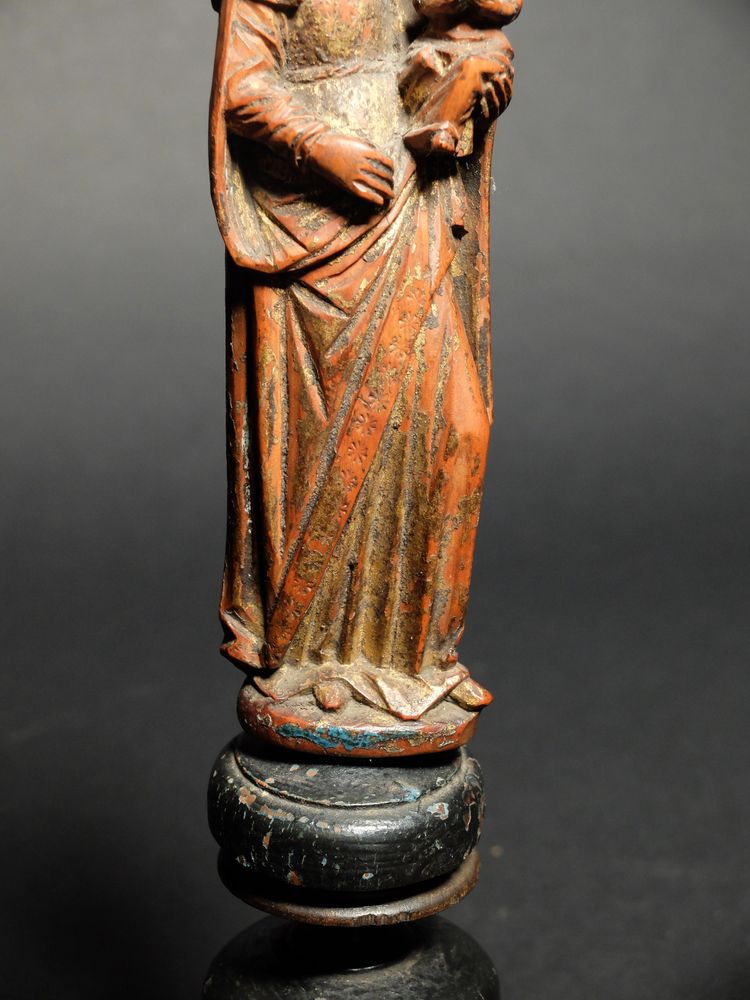 Vergine con Bambino in legno di bosso intagliato - XVI secolo