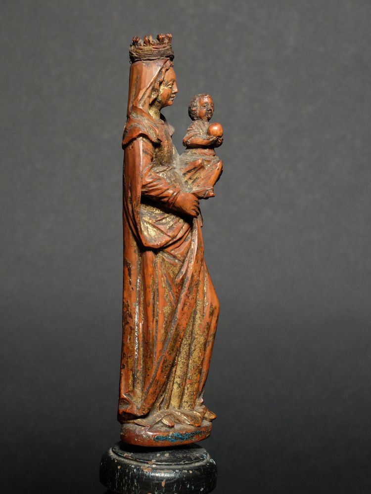 Vergine con Bambino in legno di bosso intagliato - XVI secolo