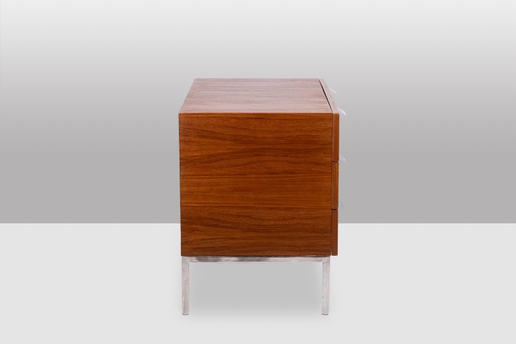 André Monpoix. Cassettone in teak con 3 cassetti. Circa 1960. LS6357708M