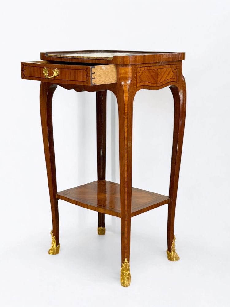 19th CENTURY GOLDEN BRONZE MARQUET SADDLE WITH MARBLE TOP