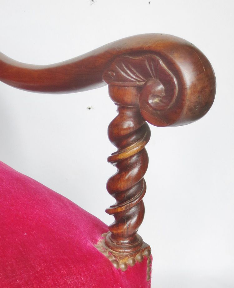 Fauteuil en  noyer, XVIIe siècle.  