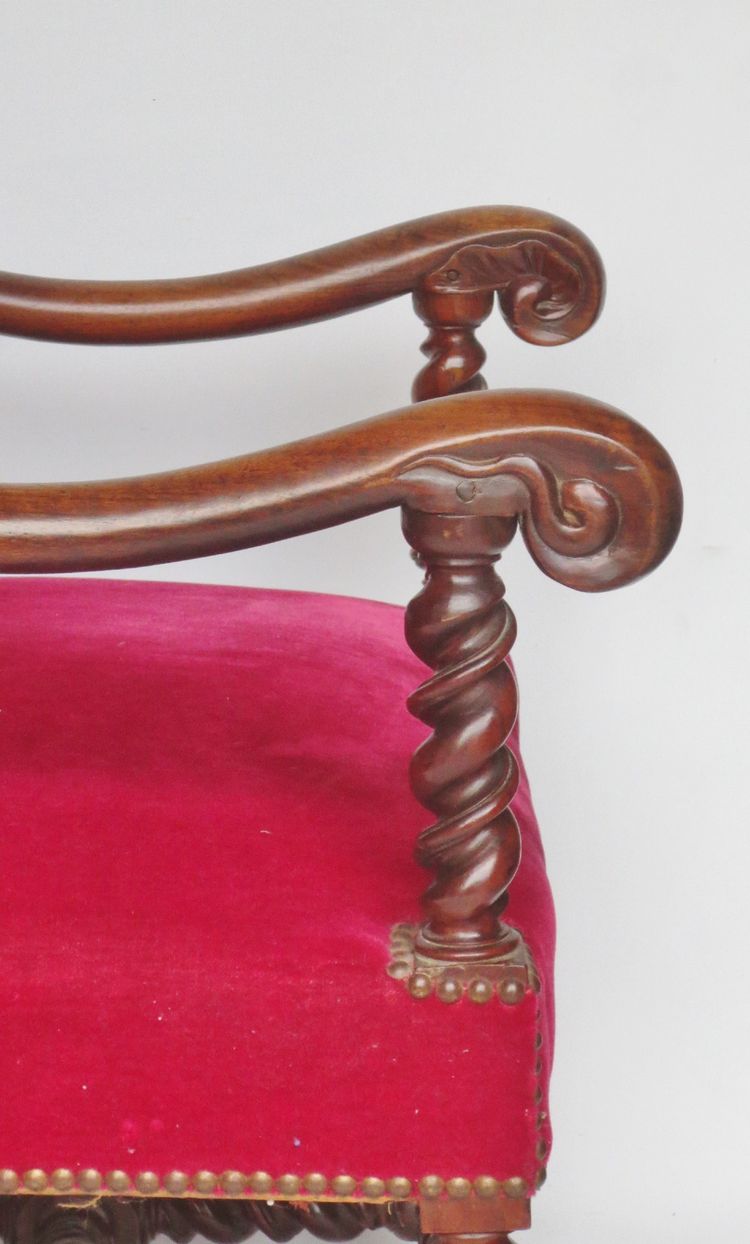 Fauteuil en  noyer, XVIIe siècle.  
