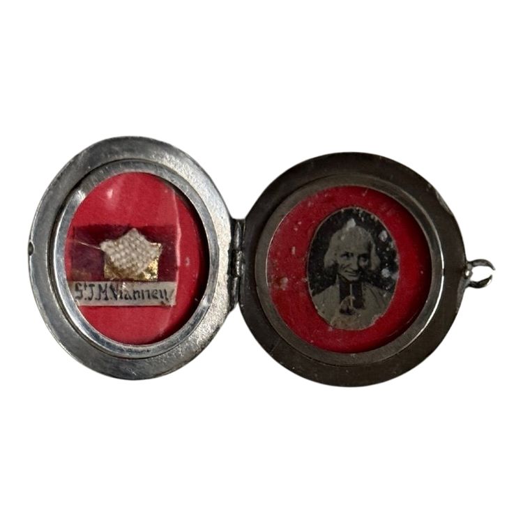 Reliquaire portatif en argent double face de saint Jean-Marie Vianney