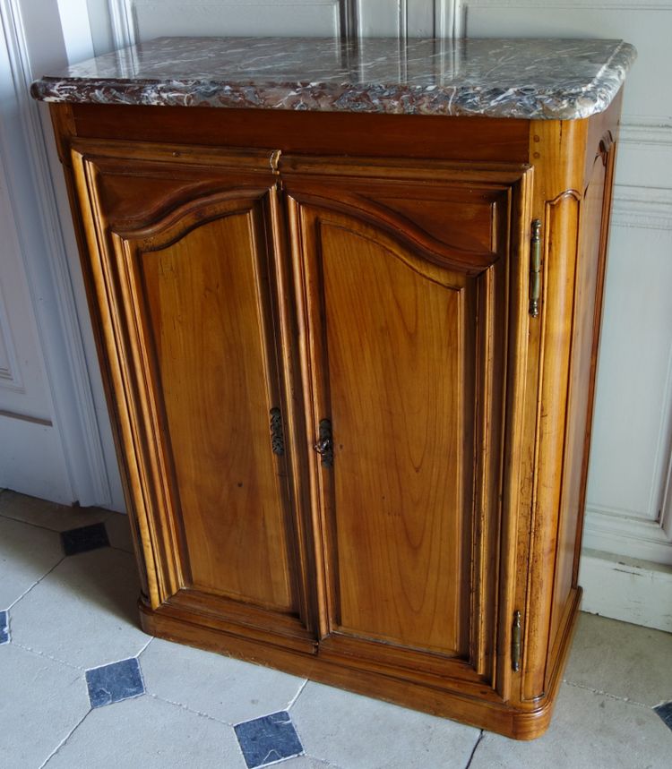 Louis XV period small hunting buffet in walnut woodwork