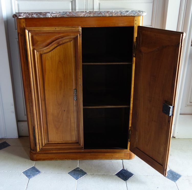 Louis XV period small hunting buffet in walnut woodwork