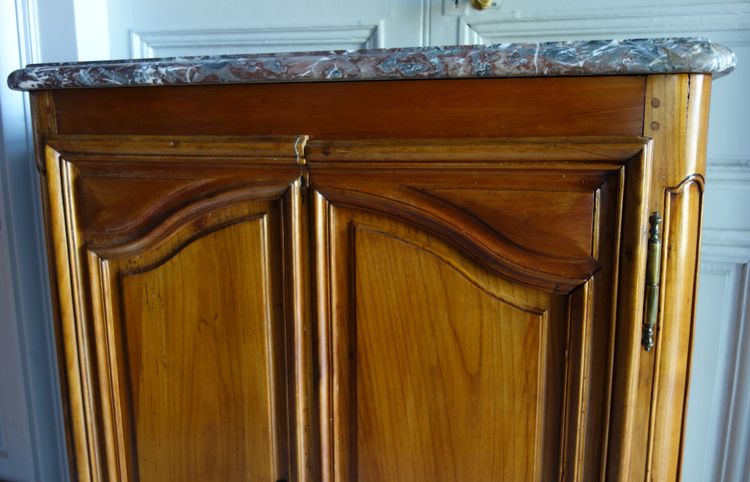 Louis XV period small hunting buffet in walnut woodwork