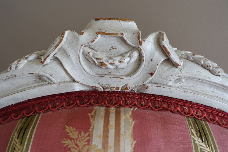 Pair of Louis XVI period "à la reine" armchairs with medallion backs