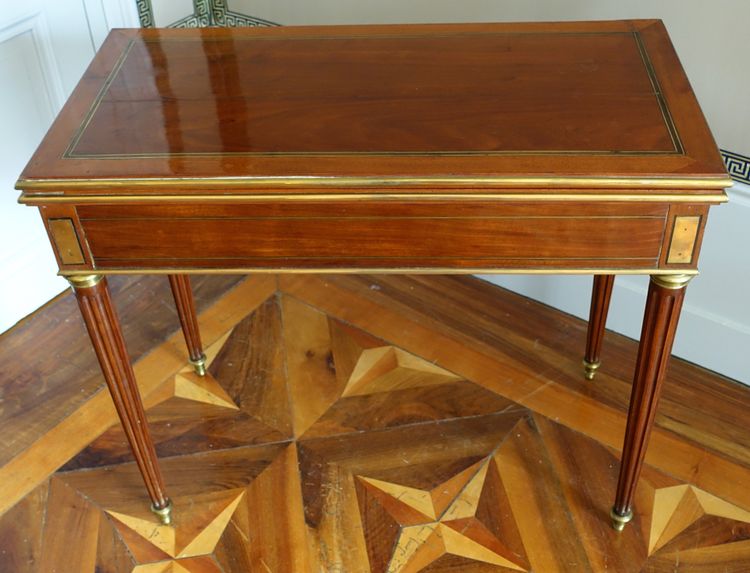 Table à jeux Louis XVI en acajou