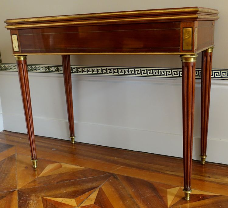 Table à jeux Louis XVI en acajou