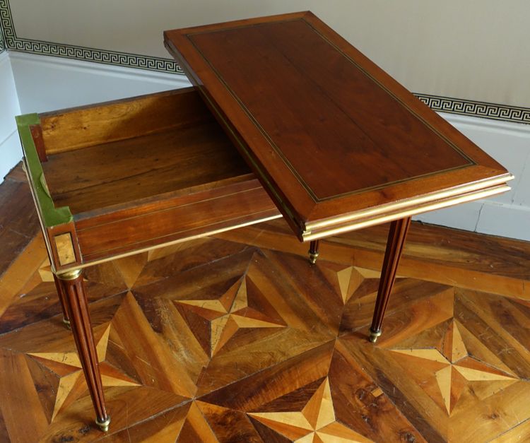 Table à jeux Louis XVI en acajou